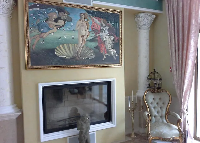 Anna On The Sunny ساني بيتش