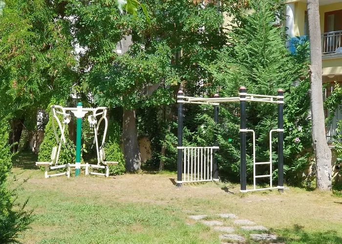 Anna On The Sunny ساني بيتش